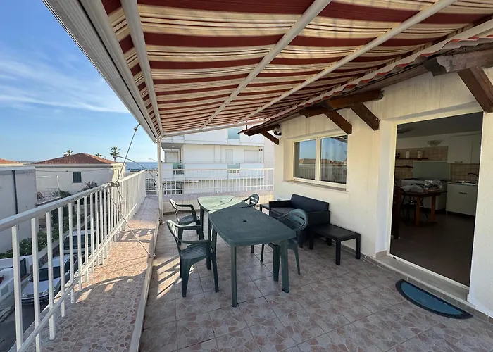 Civico 8 Cipro Semesterbostad